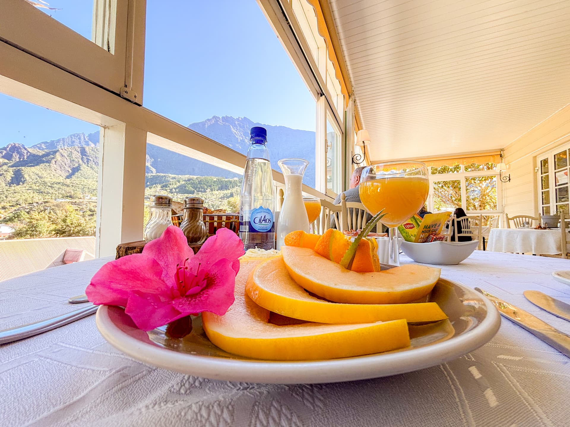Petit-déjeuner panoramique avec vue sur les remparts du Cirque de Cilaos