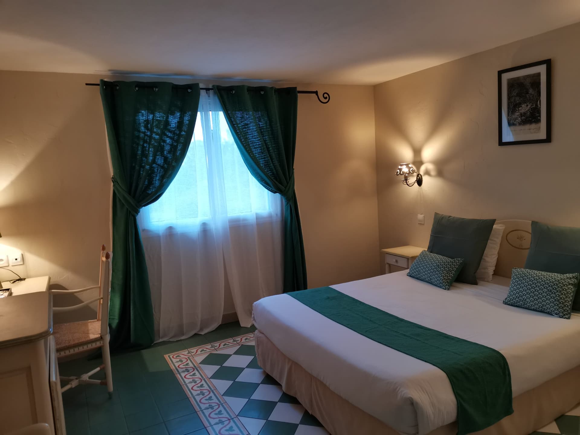 Chambre Double Standard : Hôtel Le Cilaos, Cirque de Cilaos : photo 3 sur 6