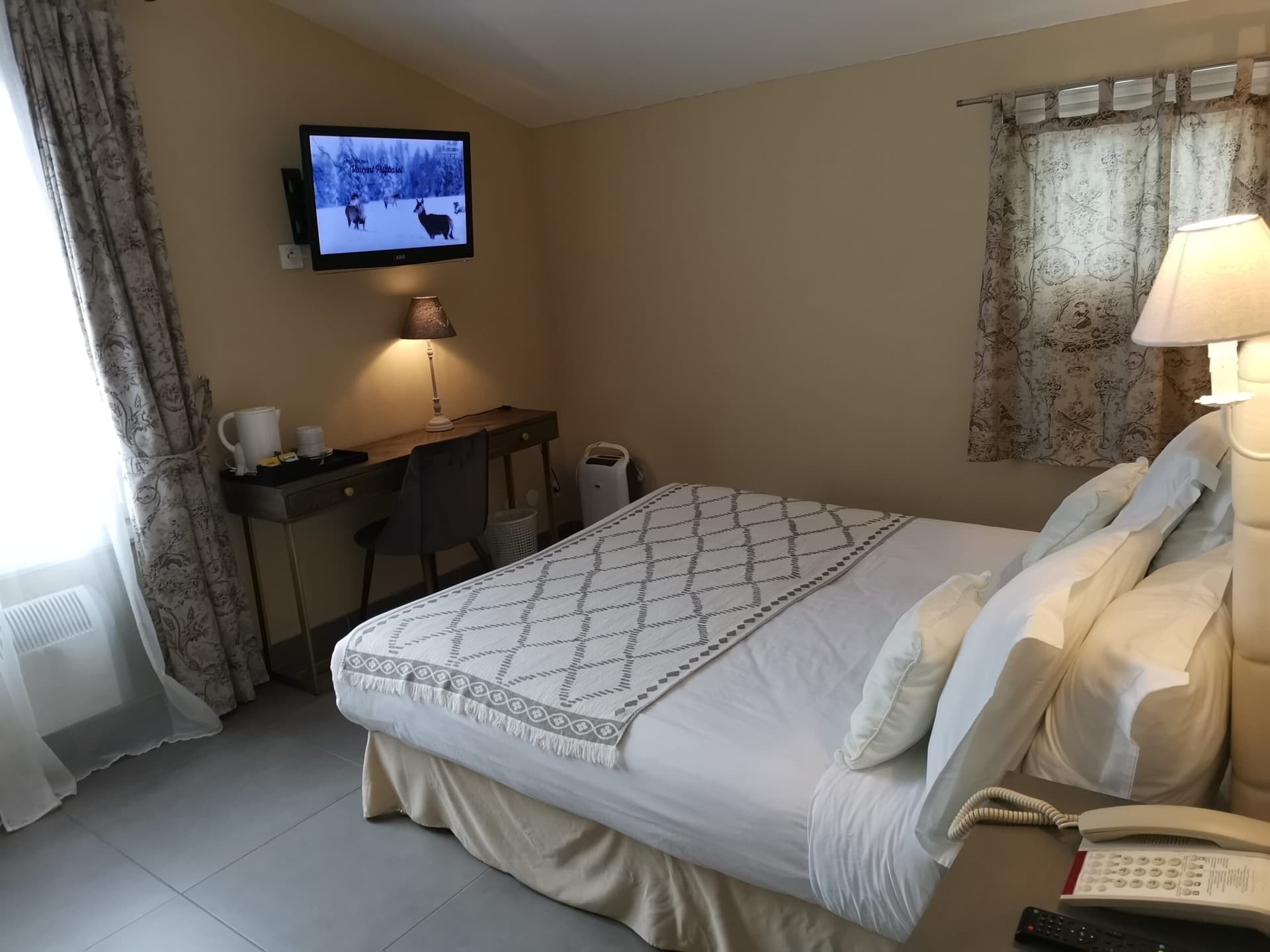 Chambre Double Supérieure : Hôtel Le Cilaos, Cirque de Cilaos : photo 3 sur 5