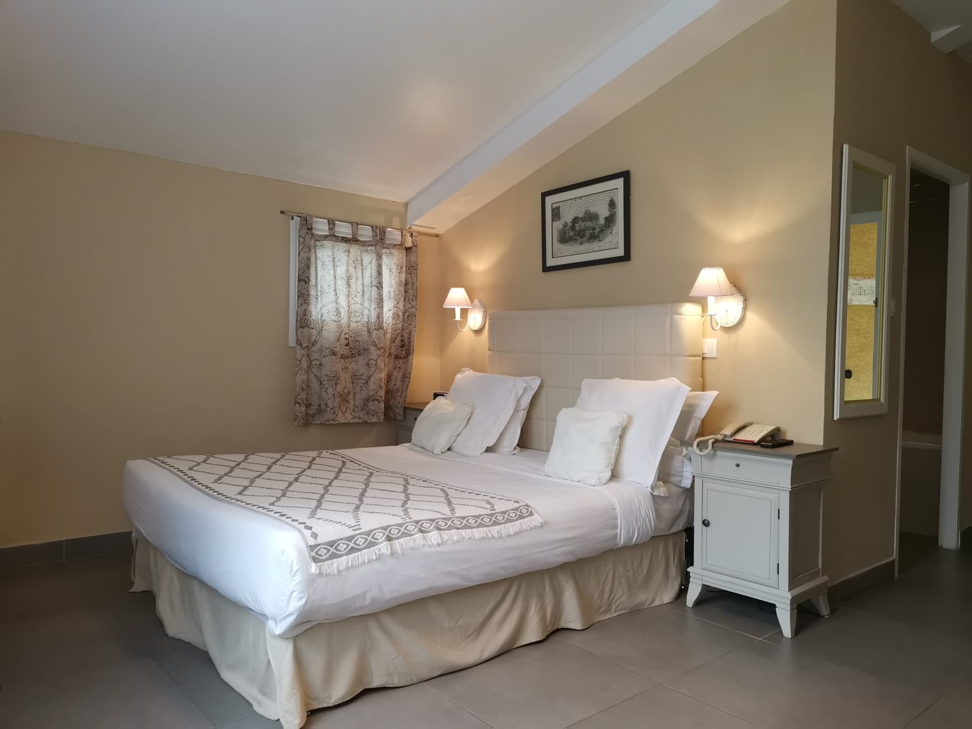 Chambre Double Supérieure : Hôtel Le Cilaos, Cirque de Cilaos : photo 5 sur 5